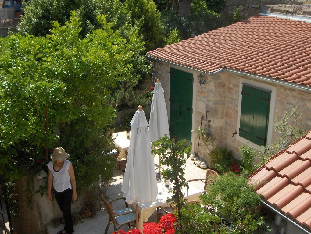 Guest House Lucijo Vrboska Εξωτερικό φωτογραφία