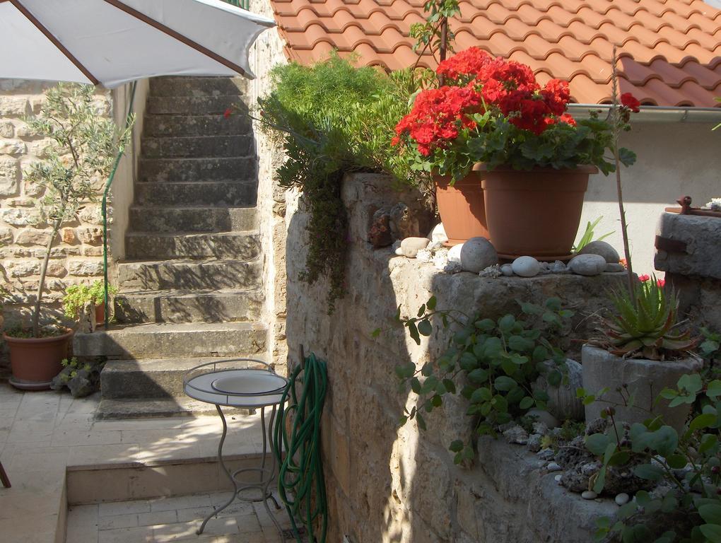 Guest House Lucijo Vrboska Εξωτερικό φωτογραφία