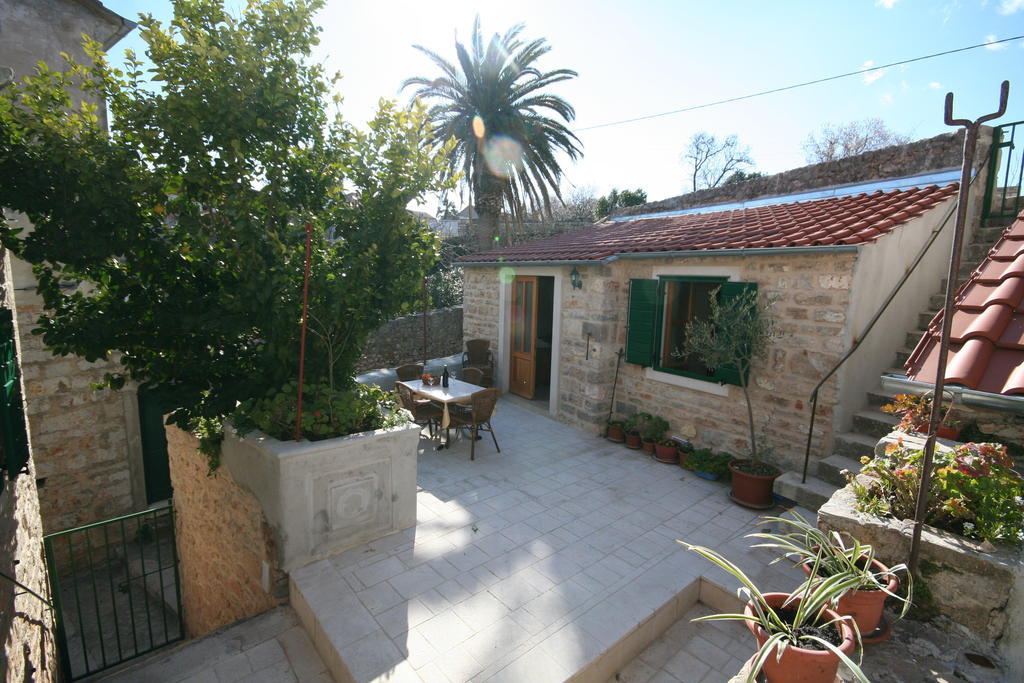 Guest House Lucijo Vrboska Εξωτερικό φωτογραφία